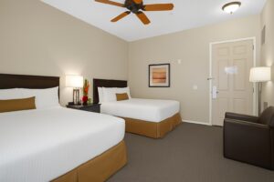 one queen bed and one king bed