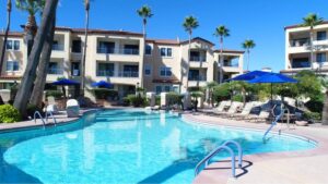 Swimming pool and resort buildings in Canoa Ranch Golf Resort