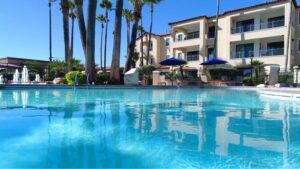 Swimming pool and resort buildings in Canoa Ranch Golf Resort