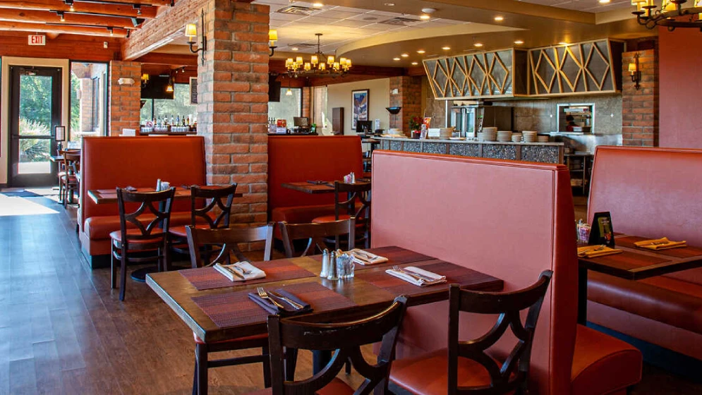 Grill on the Green in Arizona dining room with booth seating and golf course views at Canoa Ranch